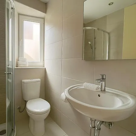 Spacious Three-bedroom Seafront In Prestigious Sv6 Daire