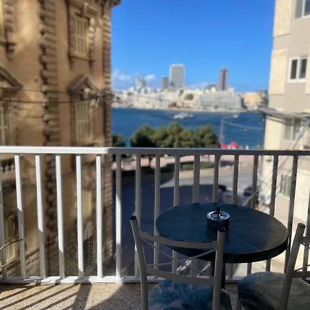 Spacious Three-bedroom Seafront In Prestigious Sv6 Appartement *