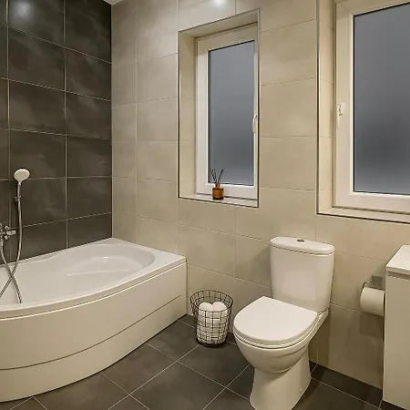 Apartment Spacious Three-bedroom Seafront In Prestigious Sv6