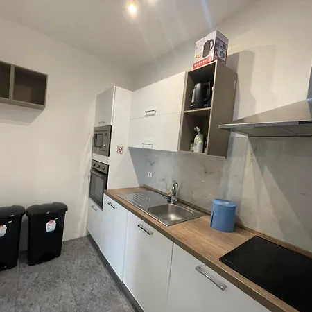 Spacious Three-bedroom Seafront In Prestigious Sv6