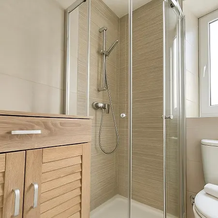 Spacious Three-bedroom Seafront In Prestigious Sv6 * 斯利马