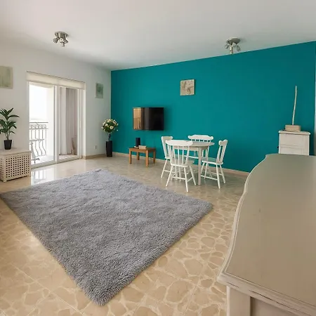 Lejlighed Spacious Three-bedroom Seafront In Prestigious Sv6 *