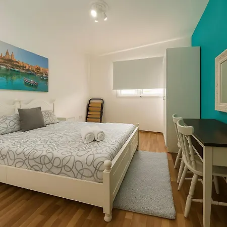 Spacious Three-bedroom Seafront In Prestigious Sv6 Appartement Sliema