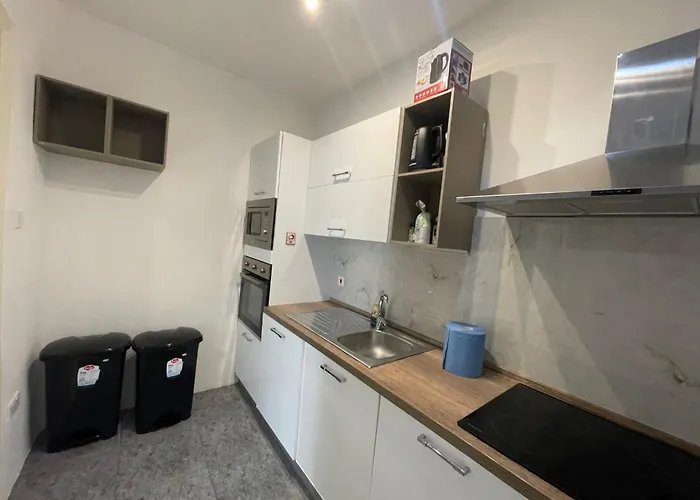 Spacious Three-bedroom Seafront In Prestigious Sv6