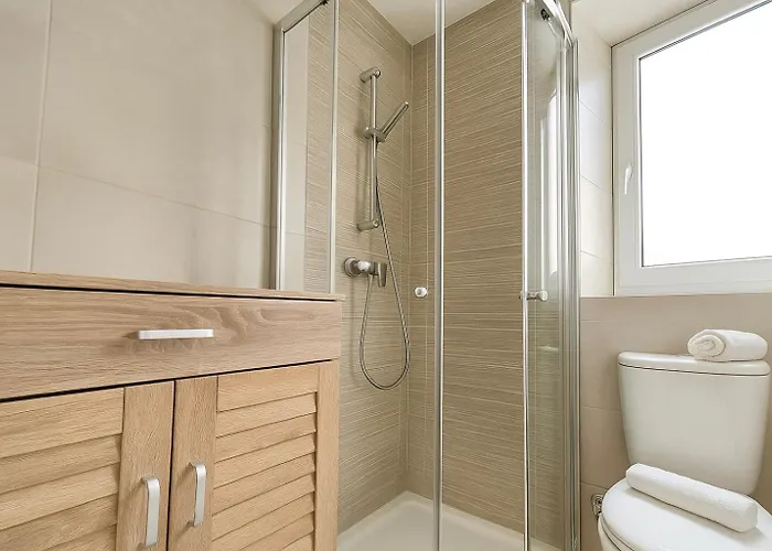 Spacious Three-bedroom Seafront In Prestigious Sv6 * 斯利马