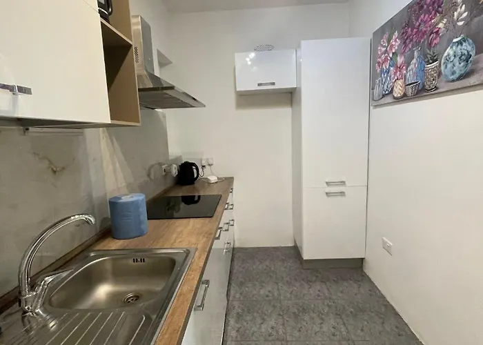 公寓 Spacious Three-bedroom Seafront In Prestigious Sv6