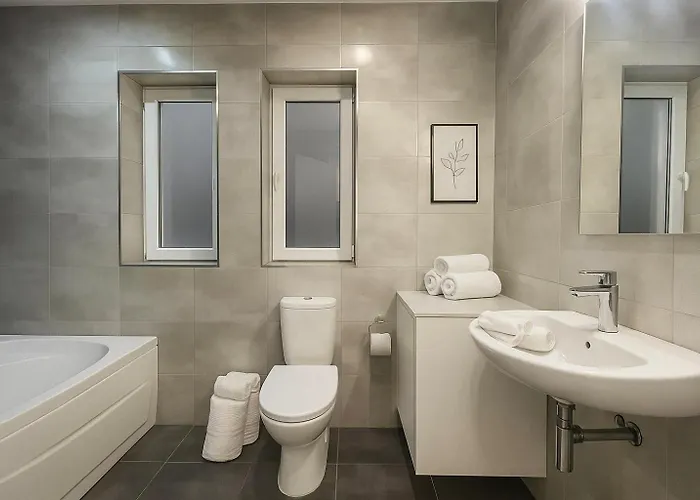 Spacious Three-bedroom Seafront In Prestigious Sv6 Appartamento *